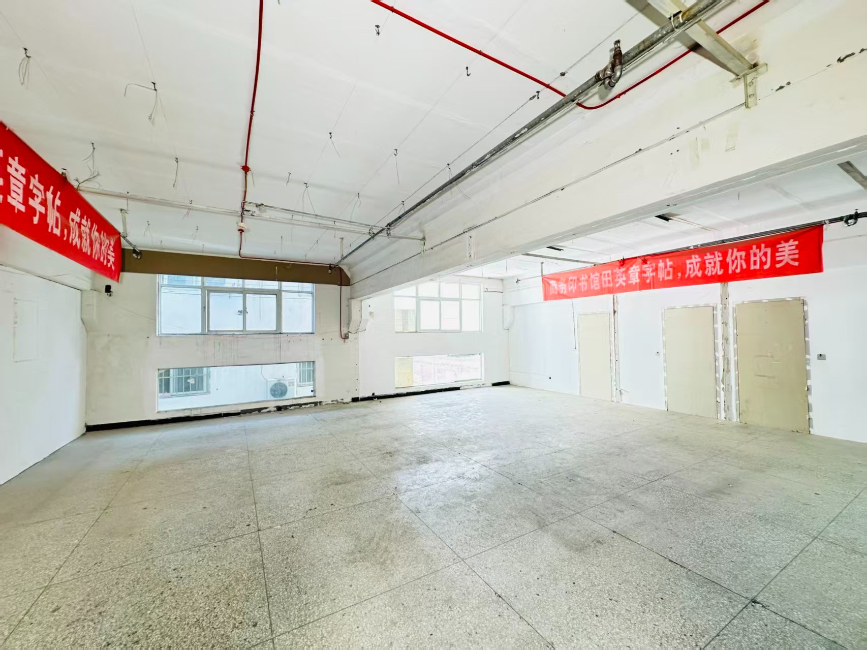 太原路重点吸引人工智能应用、数字经济、电商直播、智能制造服务、软件开发、科技创新企业及创业团队入驻